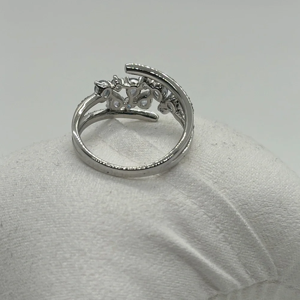 Elegant Rhodium and Blue Gemstone Ring No Bag No Tag Never worn Size 9 - Picture 3 of 4